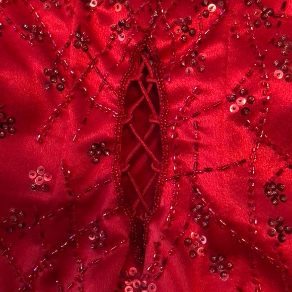 Red strapless evening gown size 8 - Picture 5 of 8